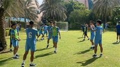 U23 Việt Nam tập nhẹ sau khi đặt chân đến UAE